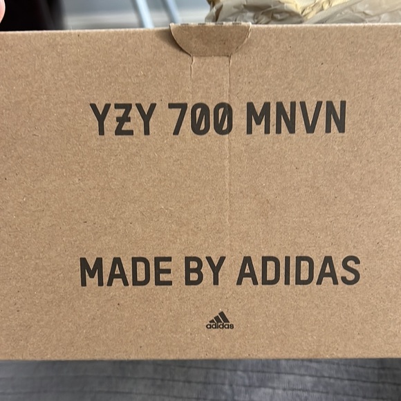 Yeezy 700 boost never worn